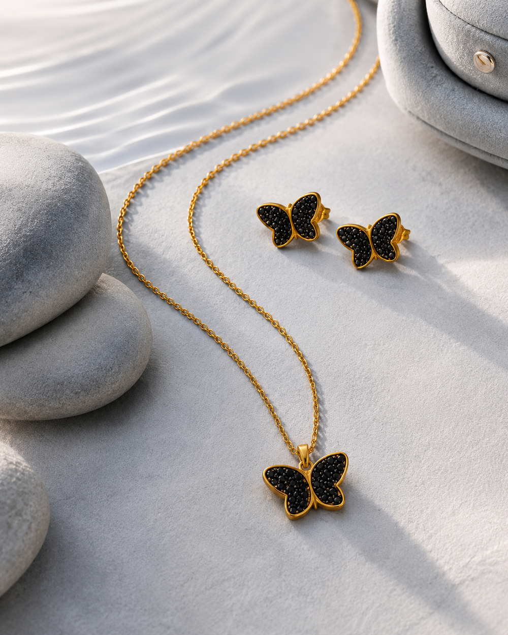 Violet Necklace – Golden Black
