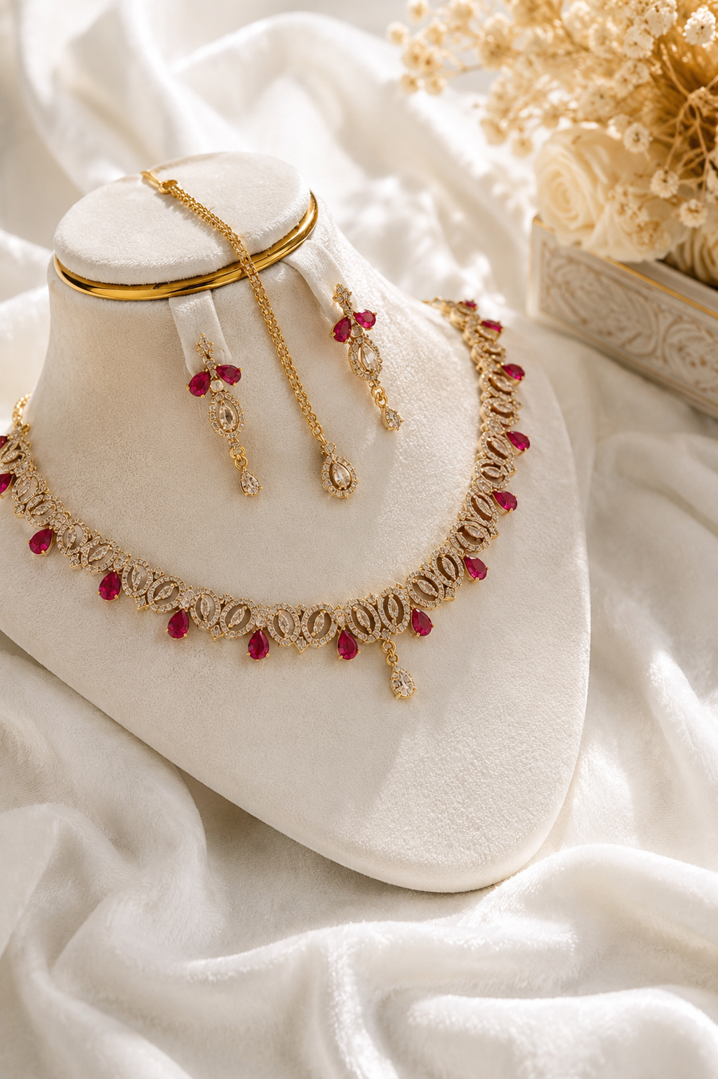 Aveline Necklace