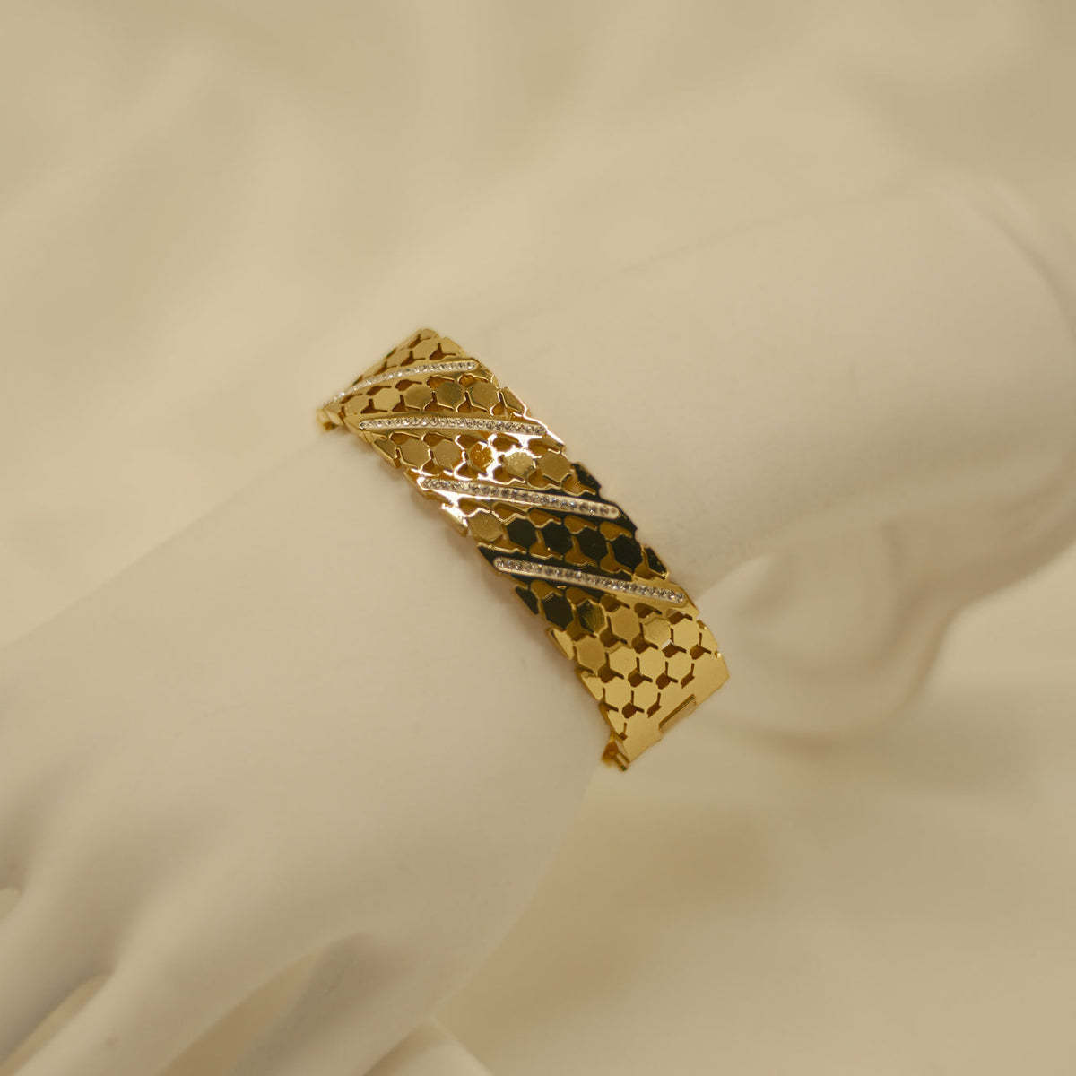 Wynter Stainless Steel Bracelet – Golden