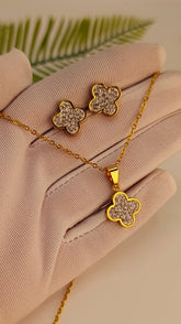 Trendy Design Necklace Set – Elegant Gold Black Finish