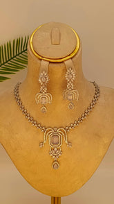 Necklace Set – Elegant Silver Finish