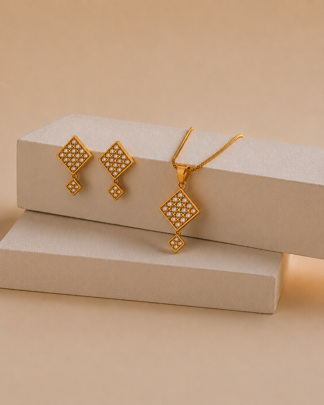 Della Necklace