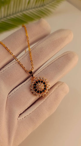 Trendy Design Necklace Set – Elegant Gold Black Finish
