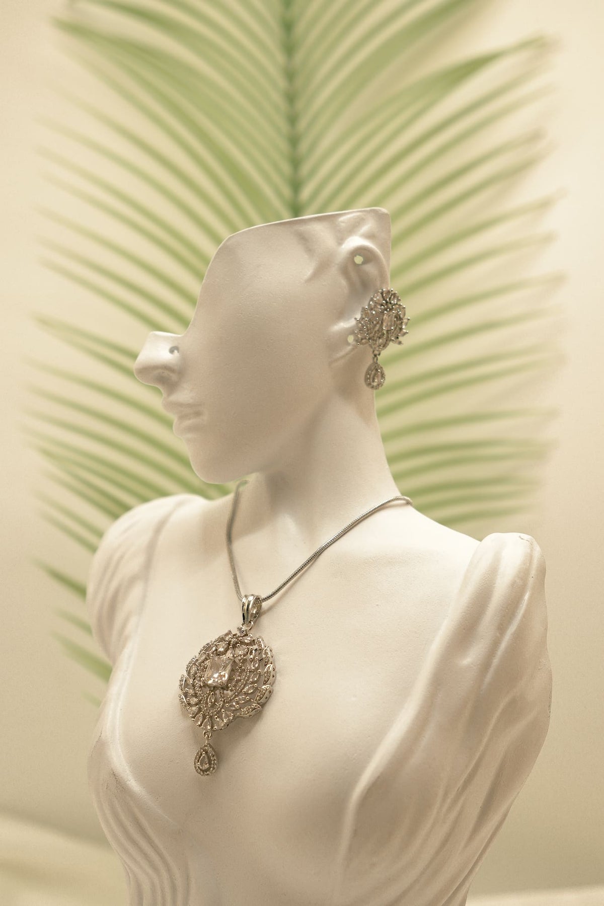 Necklace Set – Elegant Silver Finish