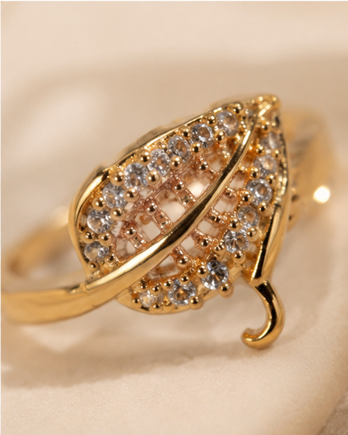 Petunia Ring – Golden / Adjustable